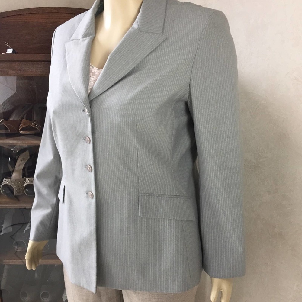Kasper Size 18 Blazer/ Suit Coat in Grey Stripe